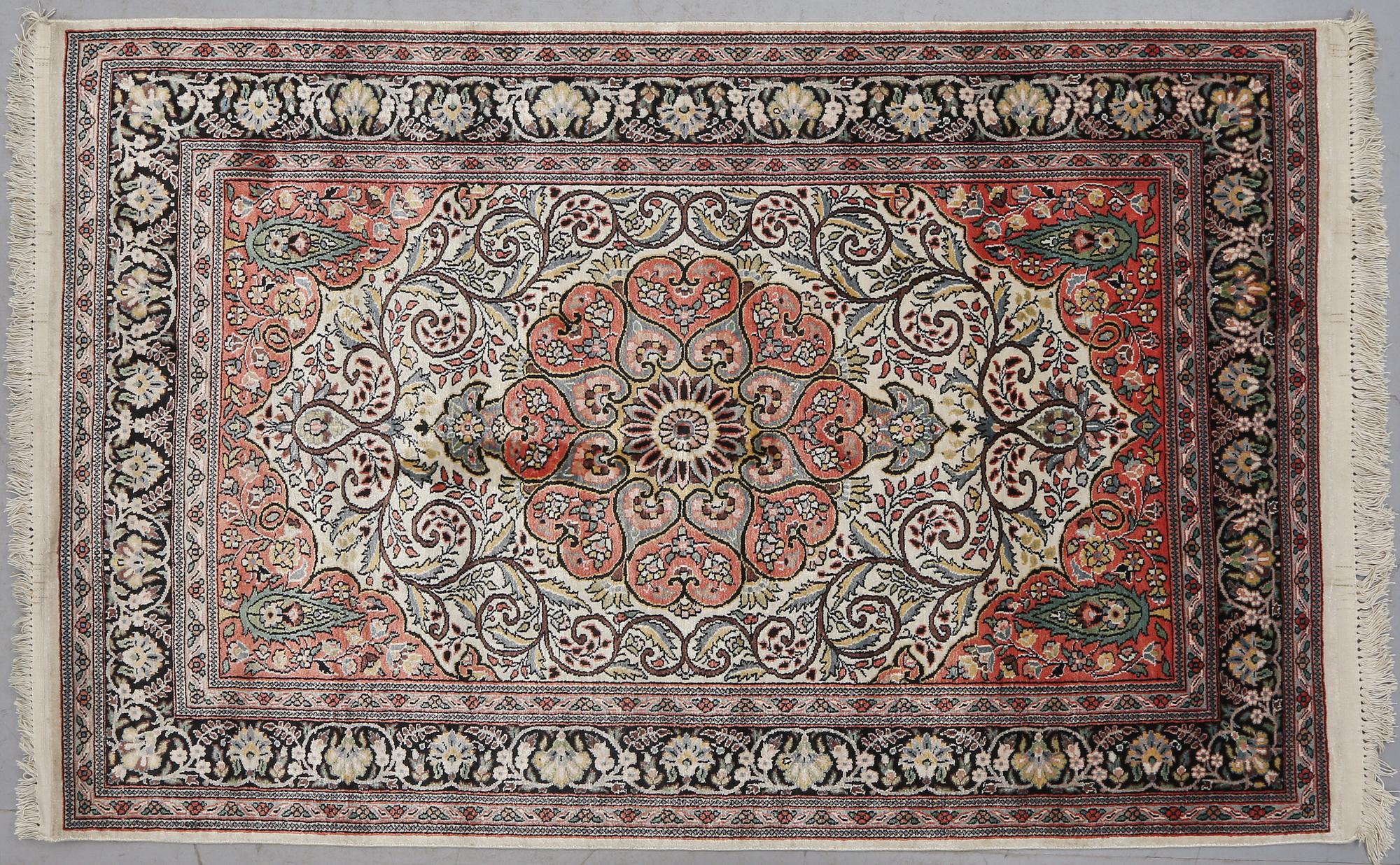 MATTA, Kashmir, 1900-talets senare del, ca 190 x 122 cm.