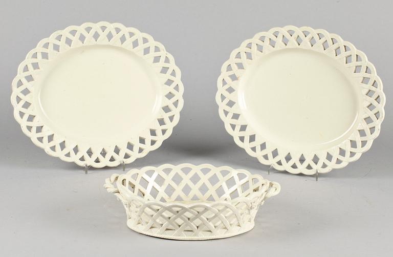 GALLERSKÅL PÅ FAT samt FAT, flintgods, 1800-tal.