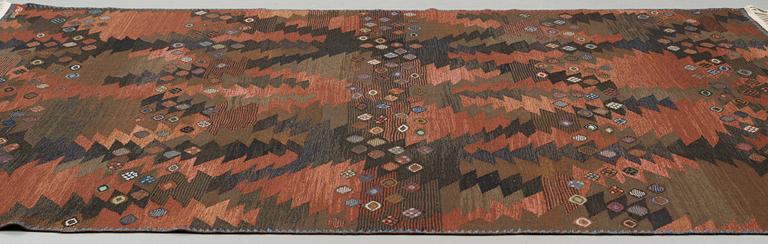 Barbro Nilsson, Matto, "Tånga brun original", tapestry weave, ca 306,5-310 x 249,5-251,5 cm, signed AB MMF BN.