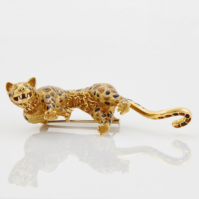 An 18K gold panther brooch set with round brilliant-cut diamonds, sapphires and emeralds.