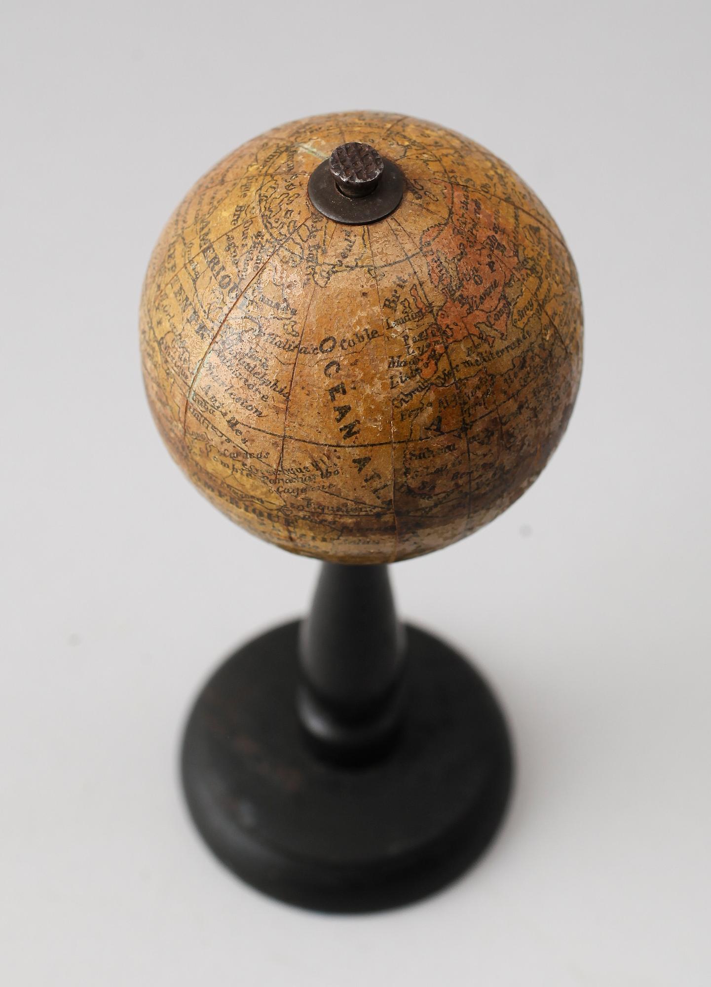 MINIATYR JORDGLOB, 1800-/1900-tal.