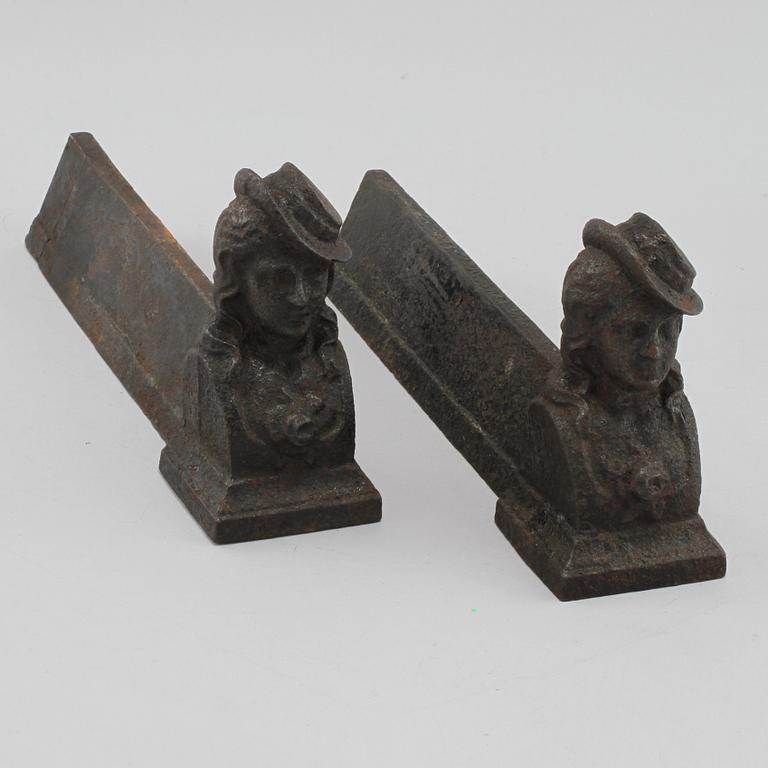 ELDHUNDAR, ett par, gjutjärn, 1900-tal.