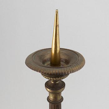 LJUSSTAKAR, ett par, brons, 1700-tal.
