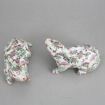 FIGURINER, ett par, porslin, Kina. 1900-tal.