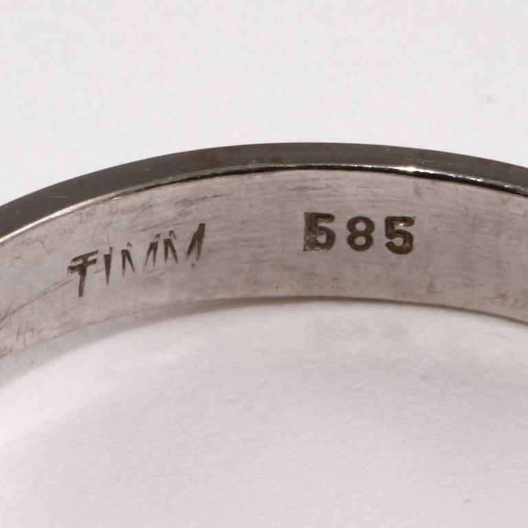 RING, 14k vitguld med 11 briljantslipade diamanter, tot ca 0.90 ct. Vikt 4 g.