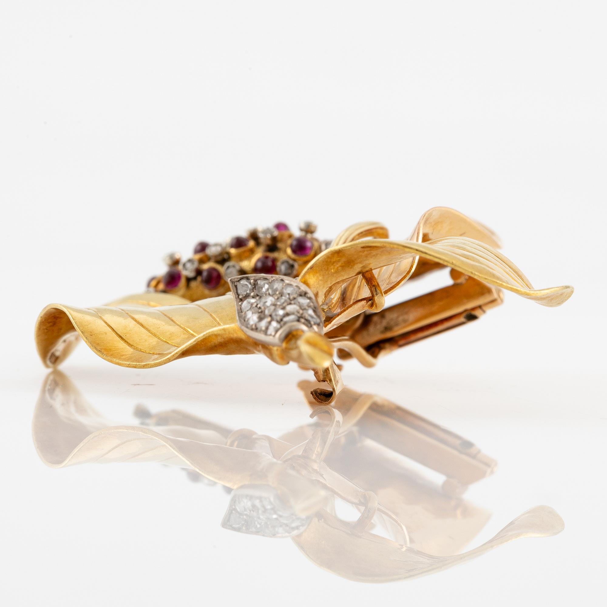 A W.A. Bolin brooch 18K gold set with cabochon-cut rubies and rose-cut diamonds, Stockholm 1944.