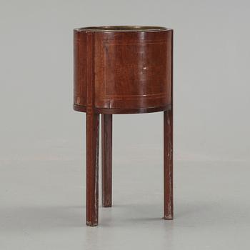 CHAMPAGNEKYLARE / YTTERFODER, engelsk stil, 1900-talets första hälft.