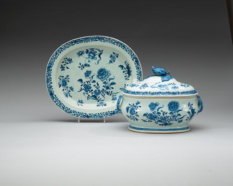 TERRIN, med LOCK och FAT, kompaniporslin. Qing dynastin, Qianlong (1736-95).