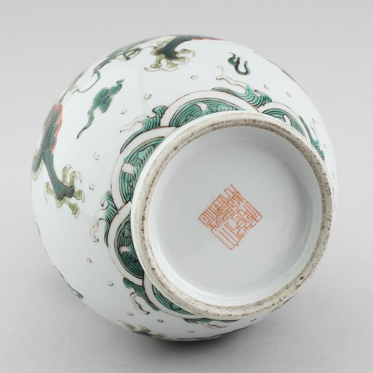 VAS, porslin, Kina, 1900-tal.