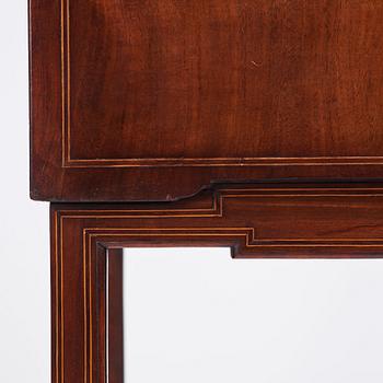 Resesekretär med fällbara ben, av Georg Haupt (mästare i Stockholm 1770-1784), signerad, Gustaviansk.