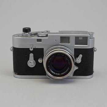 A LEICA M2 camera no 990427 from Wetzlar 1960. With Summilux 1:1.4/35. With original box.