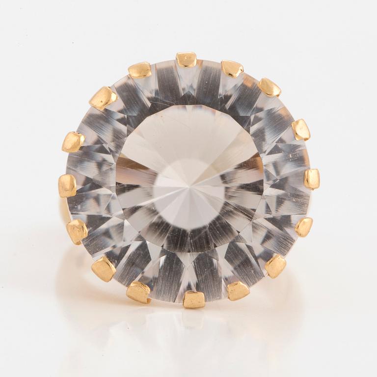 RING, 18K gold with rock crystal.