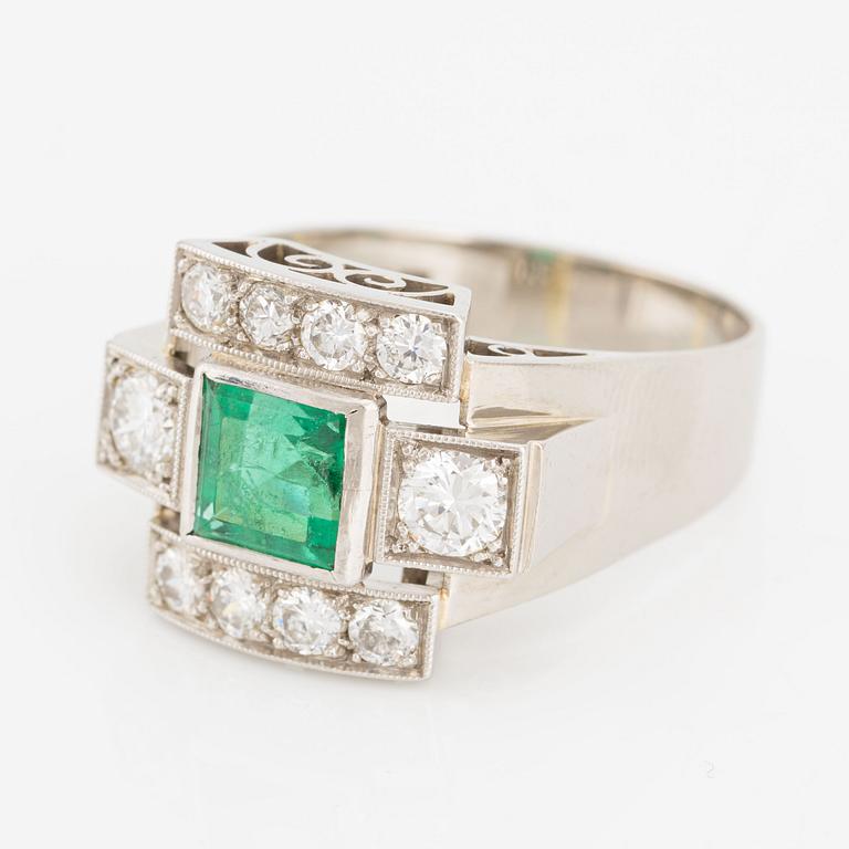 Ring, 18K white gold with emerald and brilliant-cut diamonds.