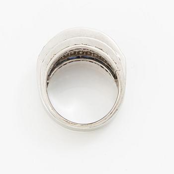 W.A. Bolin ring 18K vitguld med gammal- och åttkantslipade diamanter samt fasettslipade safirer och rubiner.