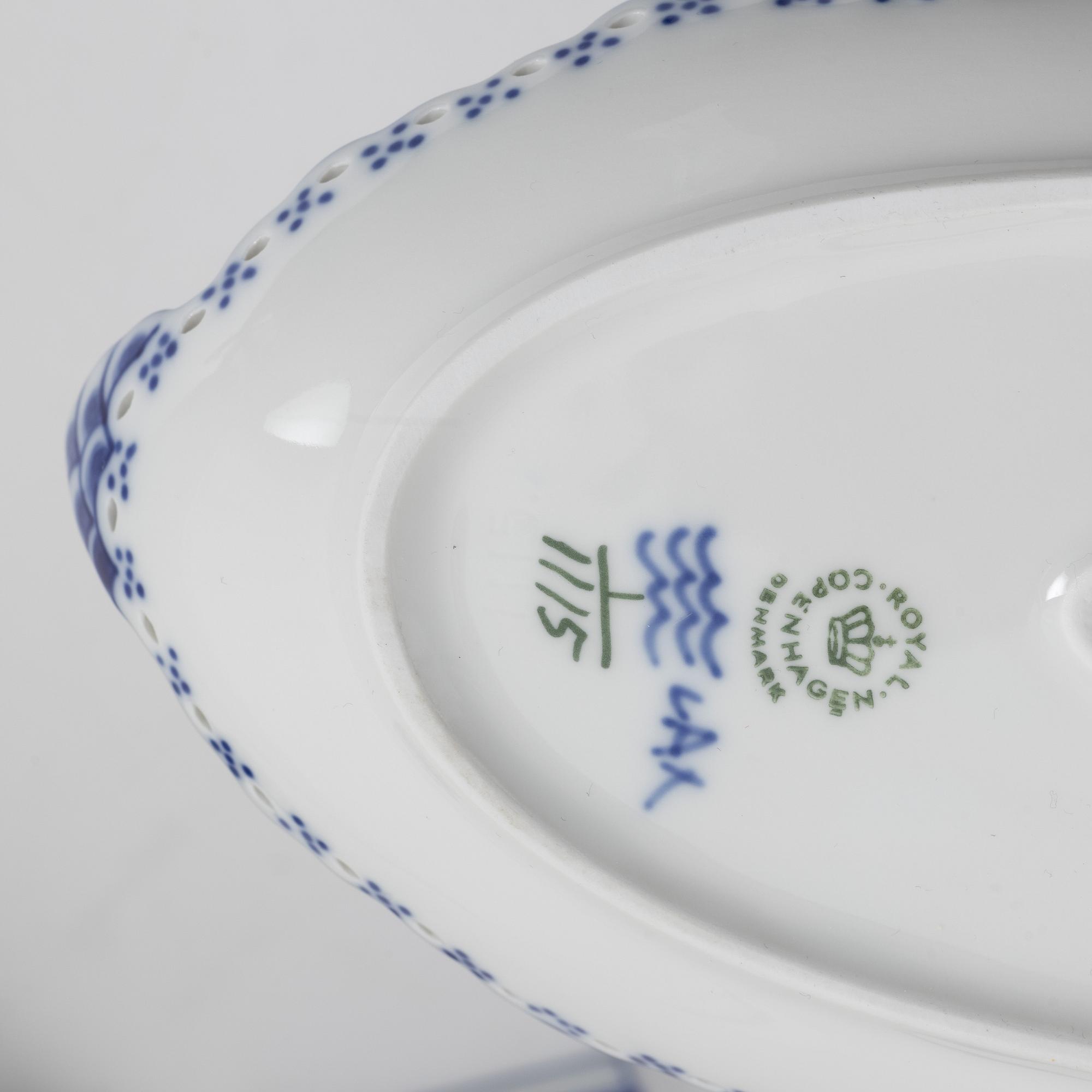 Royal Copenhagen, an eight-piece 'Musselmalet' porcelain suite, Denmark, 20th Century.