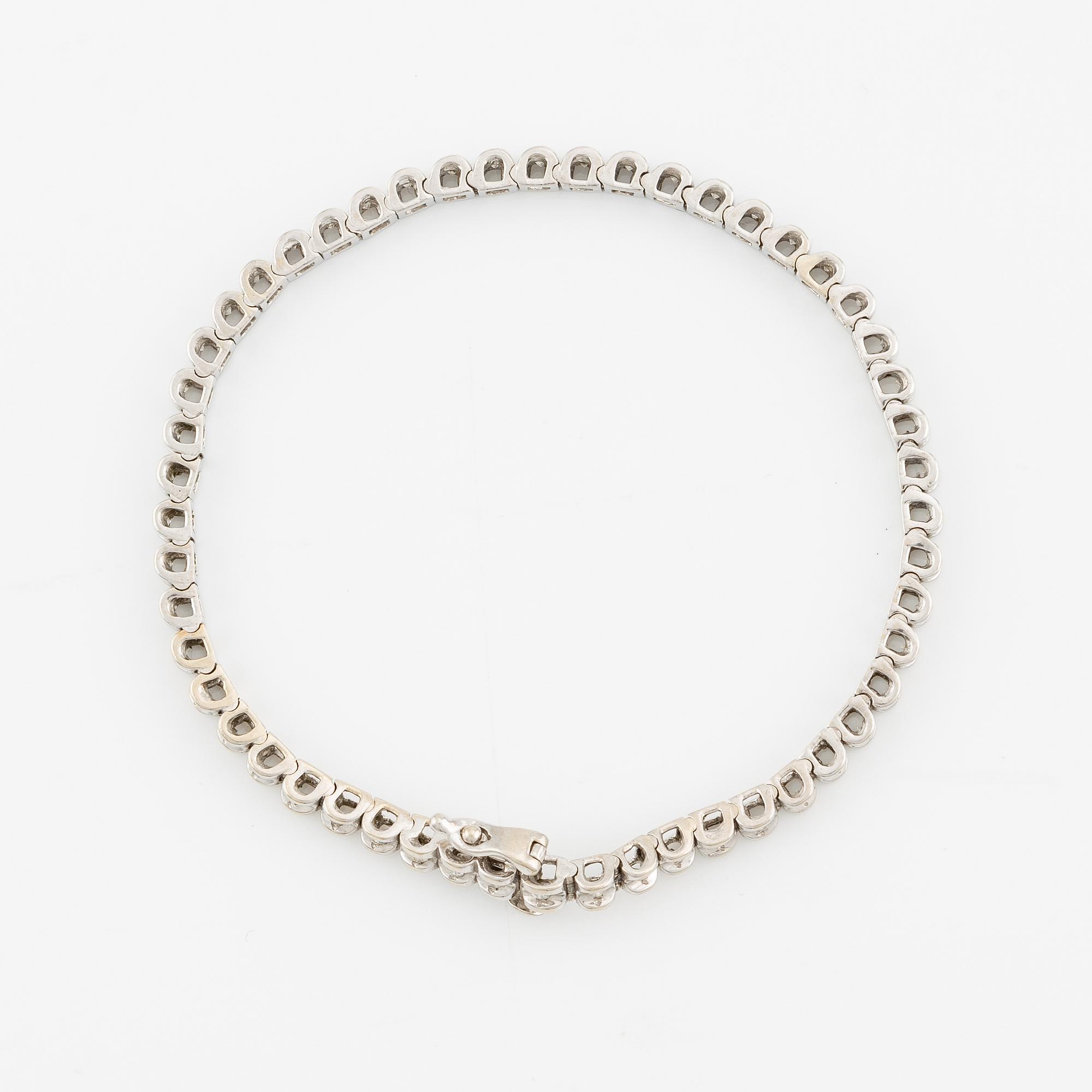 Tennis bracelet, 14K white gold and brilliant-cut diamonds.