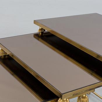 NESTING TABLES.