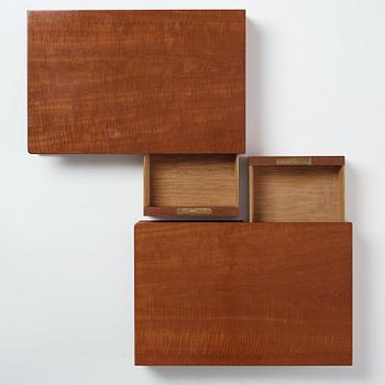 Bruno Mathsson, a pair of Swedish Modern mahogany wall mounted bedside tables, Firma Karl Mathsson, Värnamo, Sweden 1941.