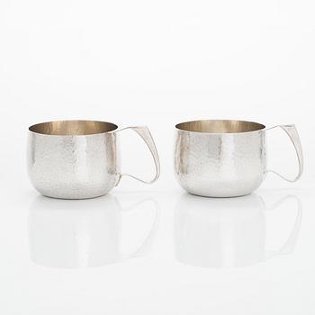 Tapio Wirkkala, two silver mugs, TW 463, Kultakeskus, Hämeenlinna 1988. Model designed in 1972.