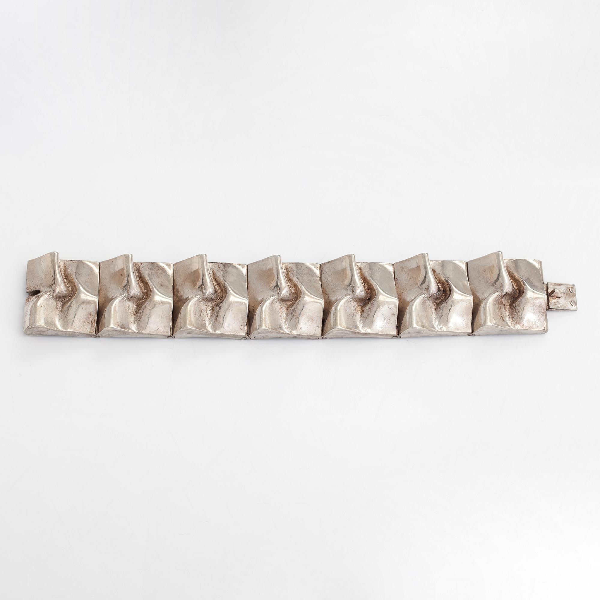 Matti Hyvärinen, armband, sterlingsilver, Sirokoru Oy 1973.