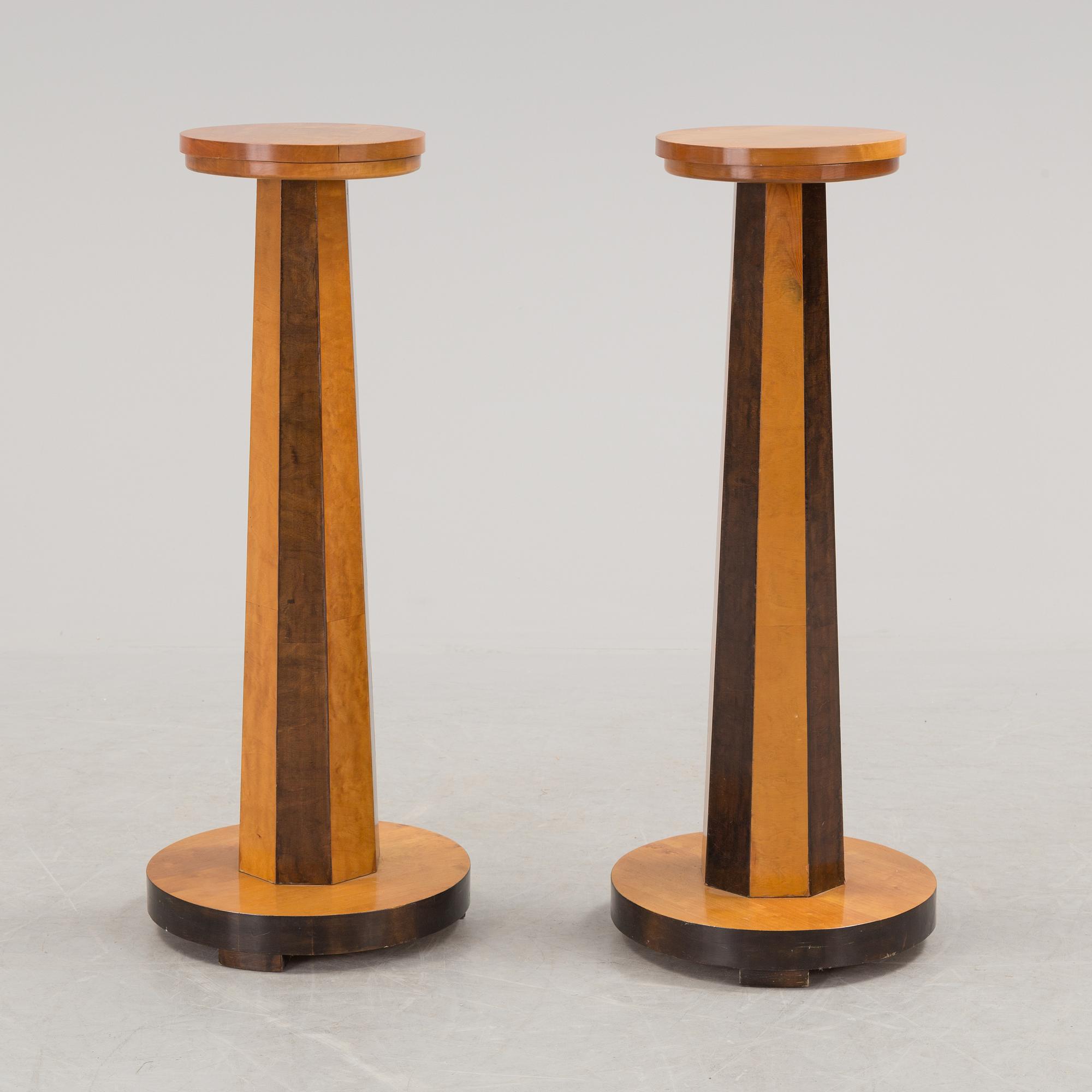 A PAIR OF ART DECO PEDESTALS.