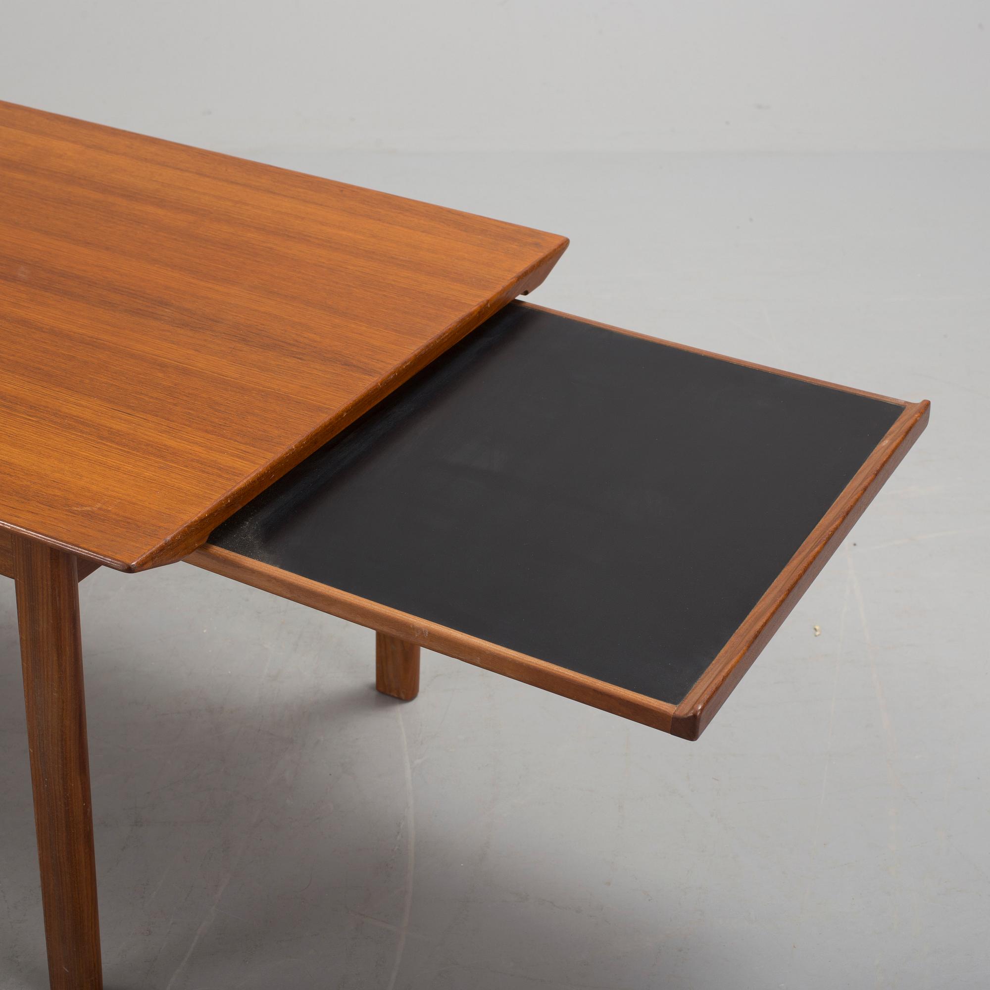 a coffee table veneered with teak designed by Tove & Edvard Kindt-Larsen for Säffle möbelfabrik, 1950s/60s.
