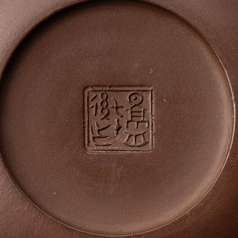 Gu Jingzhou, A Chinese Pianshihu Teapot, Gu Jingzhou.