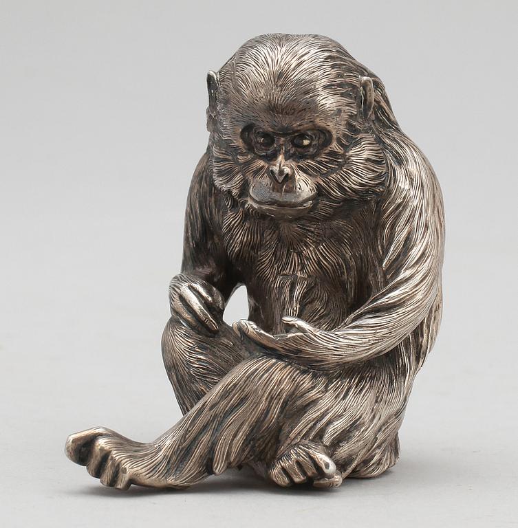 FIGURIN, silver, Kina, 1900-tal. Vikt ca 259 g.