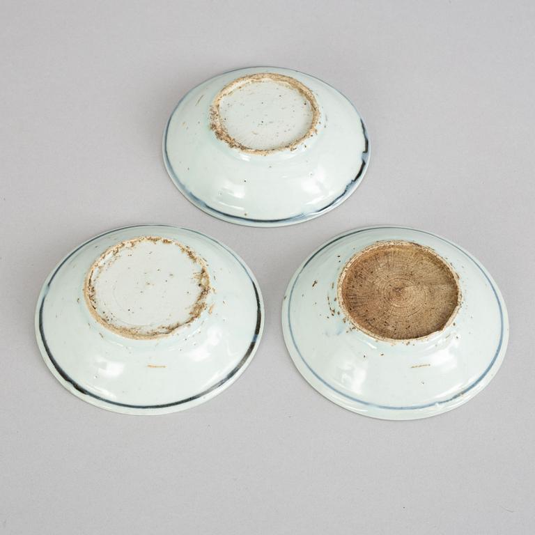 A set of three small blue and white dishes, Ming dynasty (1368-1644).