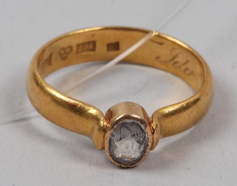 RING, guld 23 K, Axel Georg Björkman, Stockholm, verksam 1865-1915. Vikt 5 gram.
