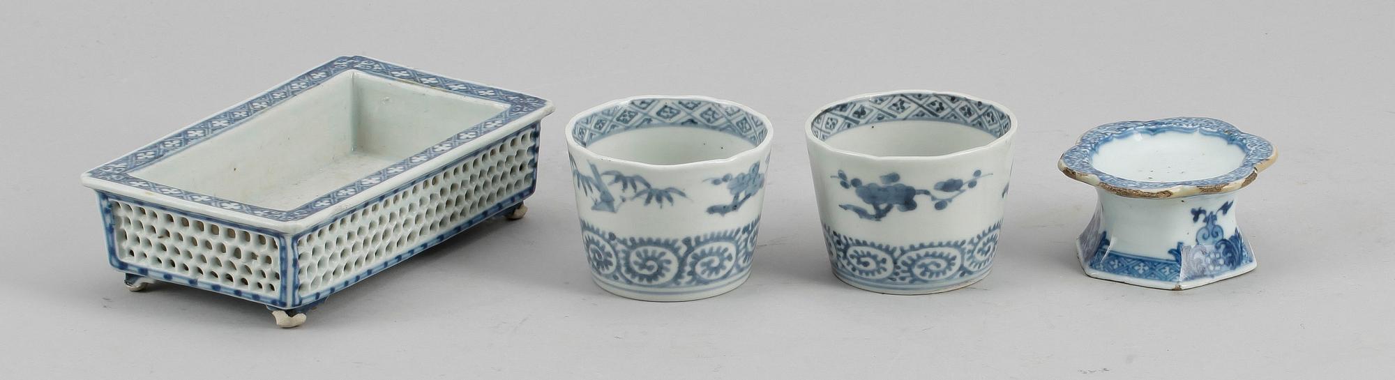 YTTERFODER, 2+1 samt SALTKAR, porslin, Kina, Qing dynastin, bland annat Qianlong (1735-96).
