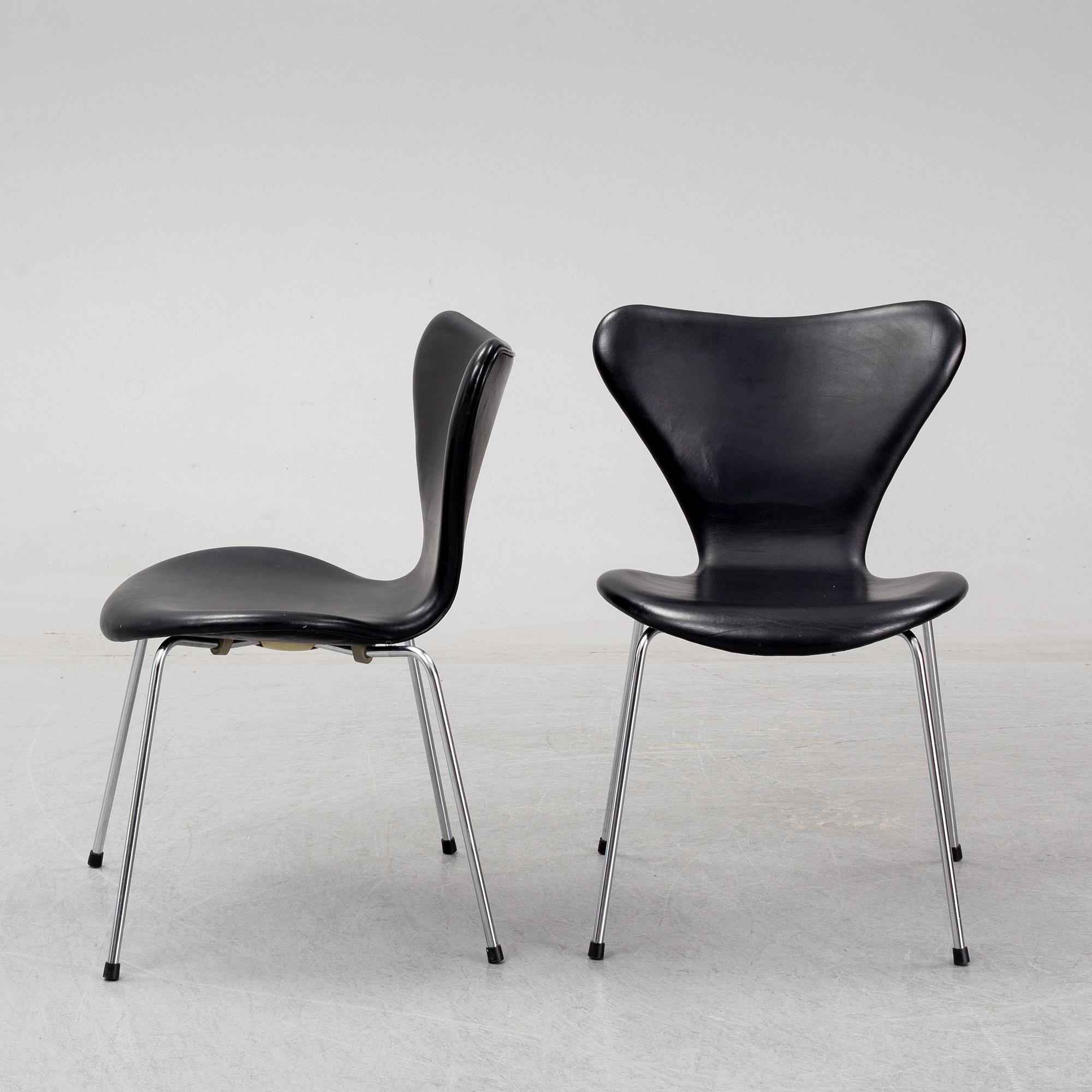 ARNE JACOBSEN, stolar, 3 st, "Sjuan", Fritz Hansen, Danmark.