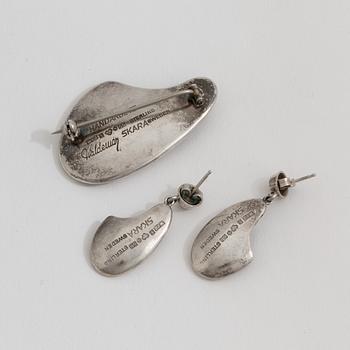 A cultured brooch and a pair of earrings by Waldemar Jonsson, Skara, 1957.