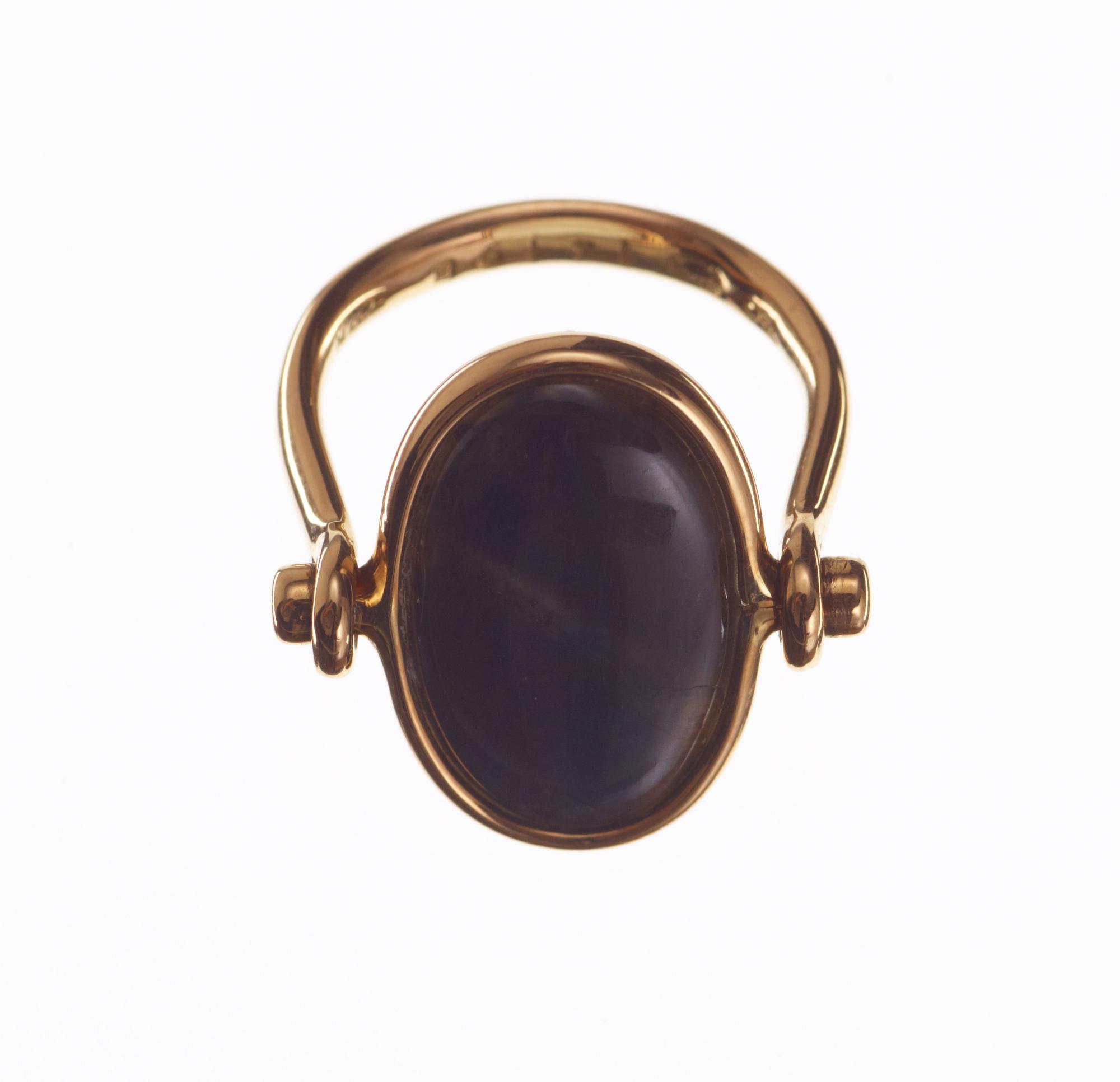 A Torun Bülow Hübe 18k gold ring, Georg Jensen Copenhagen 1945-77.