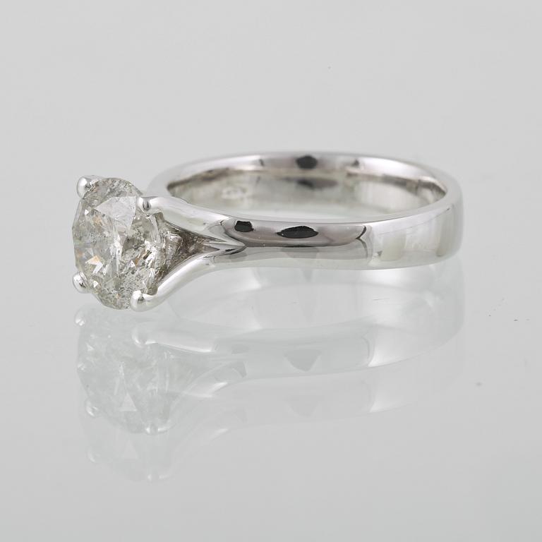 RING, 18K vitguld med briljantslipad diamant ca 2.20 ct. Vikt 6,2 gram.