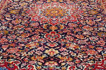 Carpet, western persia, ca 307 x 220 cm.