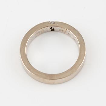 Ring in 18K white gold with princess cut diamonds.