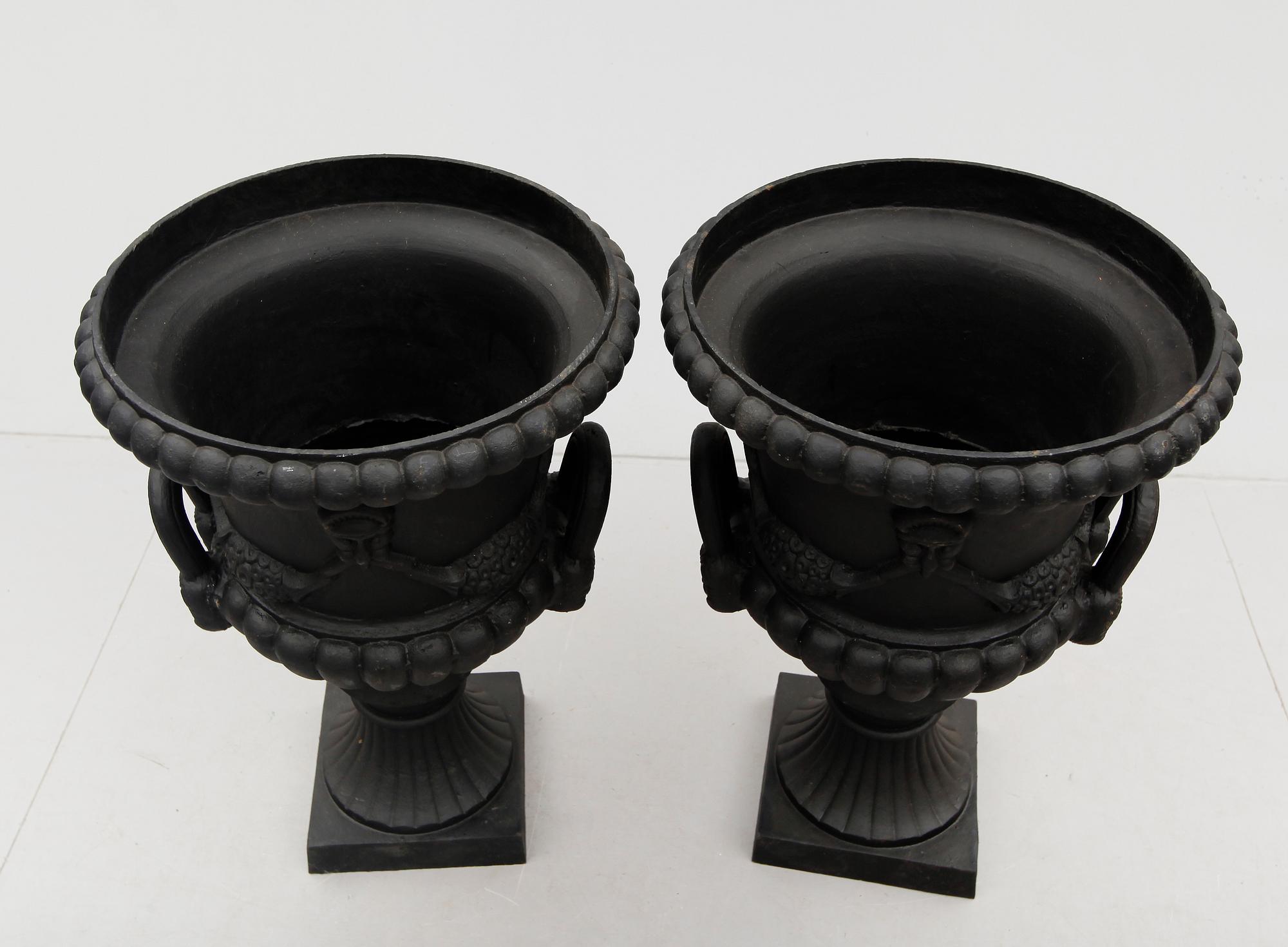 TRÄDGÅRDSURNOR, 1 par, 1900-/2000-tal.