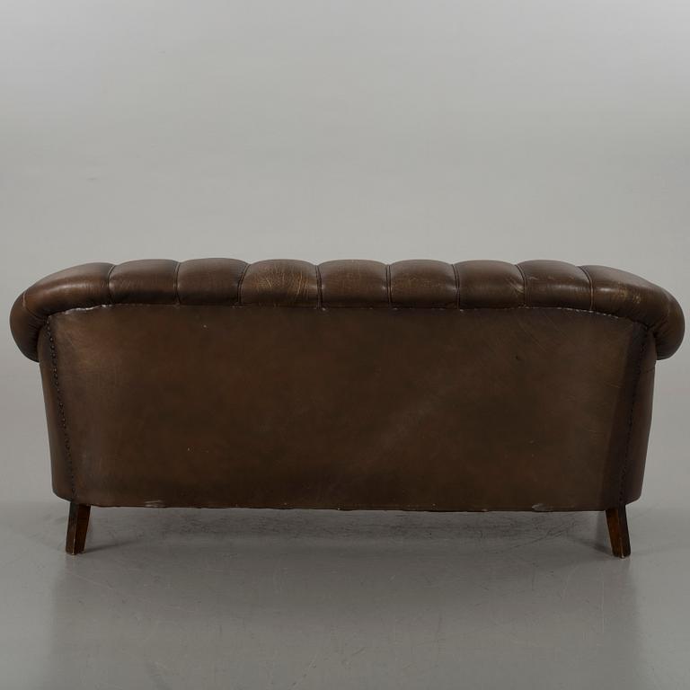 A CHESTERFIELD SOFA 20TH CENTURY.