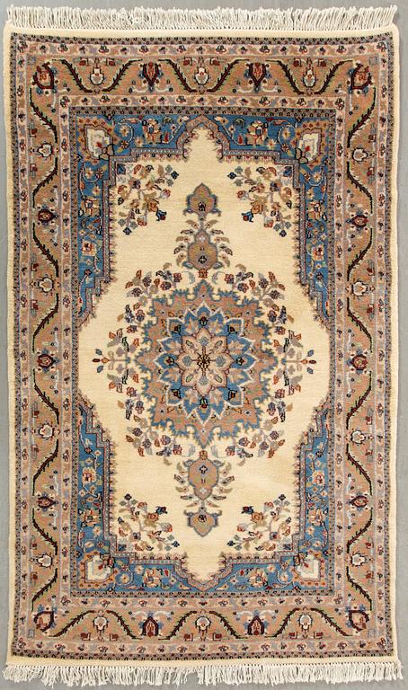 MATTA orientalisk ca 189 x 118 cm.