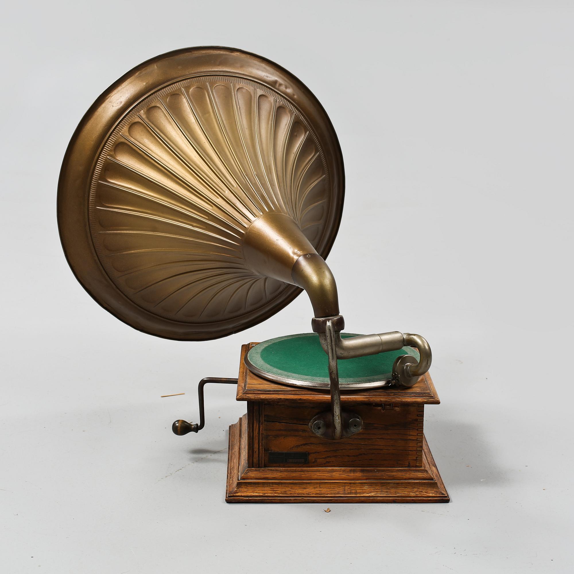 TRATTGRAMMOFON, 1900-talets första hälft.
