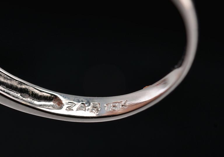 SORMUS, briljanttihiottu timantti n. 2.80 ct "Light yellow" si, 18K valkokultaa. Paino 2,7 g.