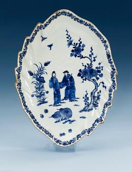 1522. A blue and white leaf shaped dish, Qing dynasty, Qianlong (1736-95).