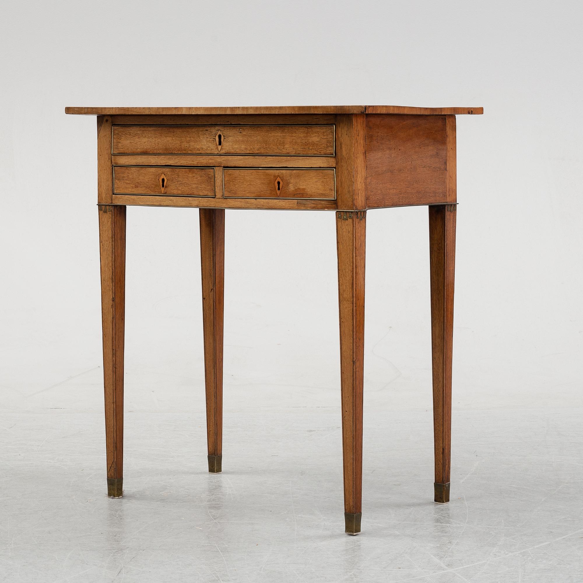 A Gustavian mahogany veneered seewing table, early 19th Century.