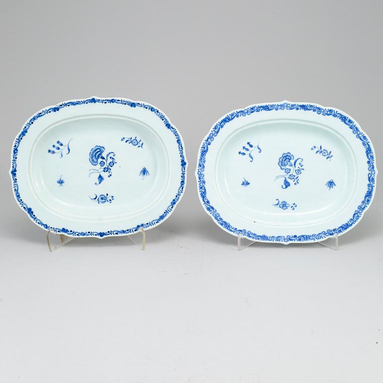 FAT, två stycken, samt SÅSSNIPA, kompaniporslin. Qingdynastin, Qianlong (1736-95).