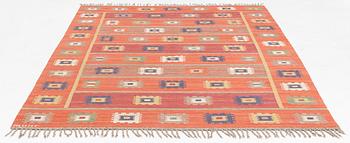 Märta Måås-Fjetterström, matta, "Röd grön äng", rölakan, ca 299 x 206 cm, signerad AB MMF.