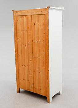 KLÄDSKÅP, 1900-talets första hälft.