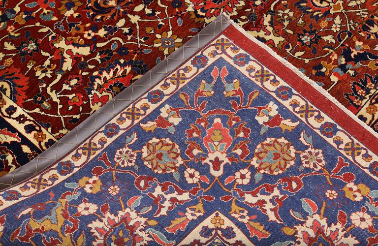 Matta, Azeri, fine, 298 x 254 cm.