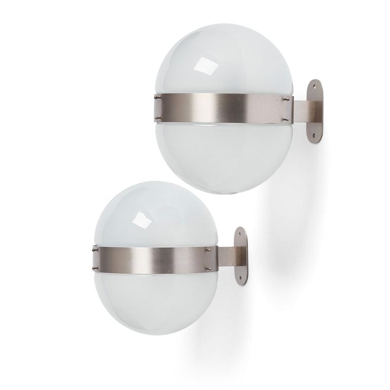 Sergio Mazza, a pair of "Clio" wall lamps, Artemide, Italy 1960s.