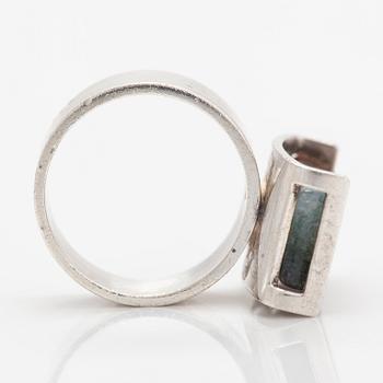 Elis Kauppi, Ring, sterlingsilver och mossagat. Kupittaan kulta, Åbo.